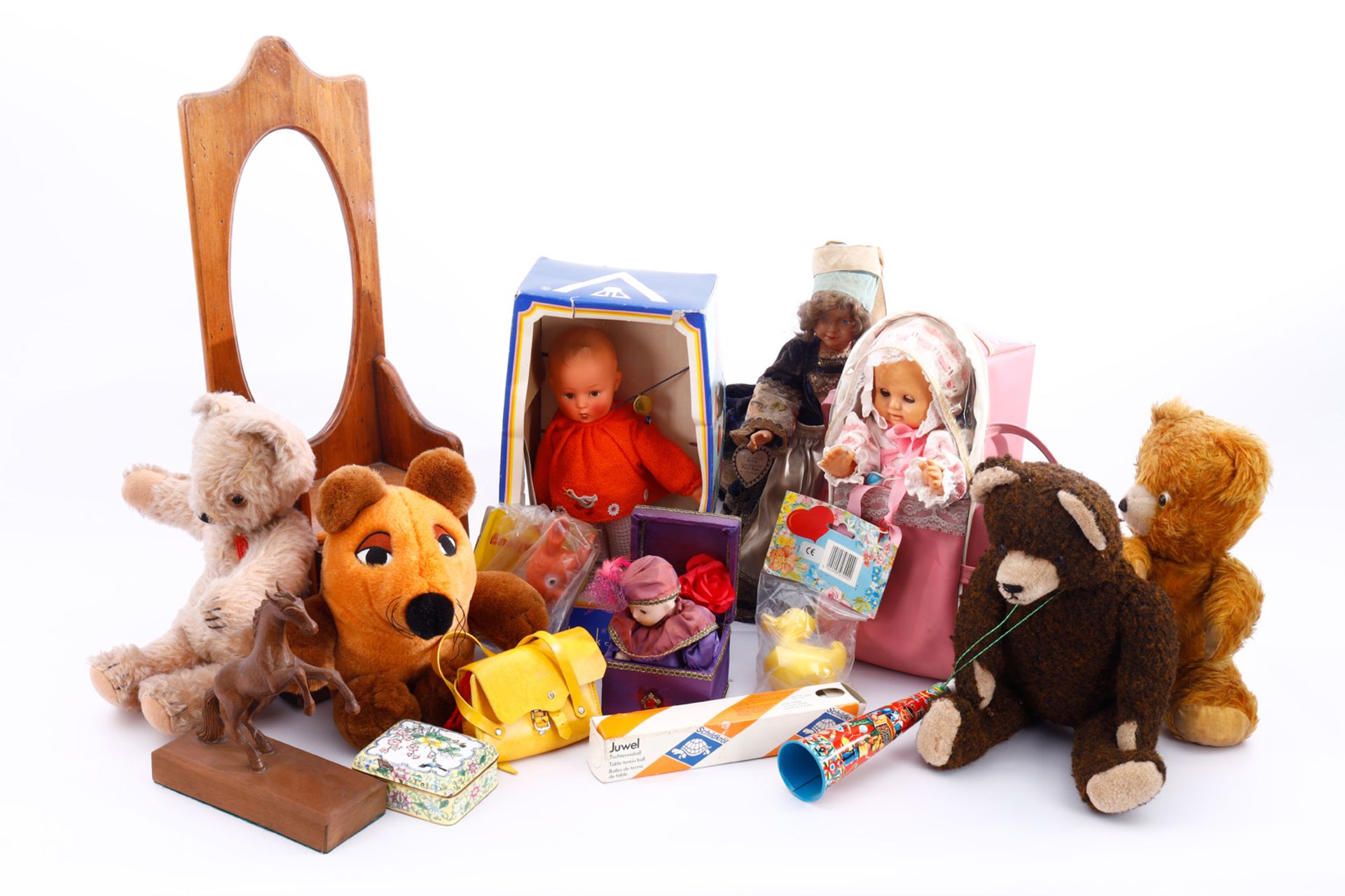 Spielzeugkonv., darunter Bären, Hummel Puppe, französische Celluloid-Puppe etc., teils bespielt,