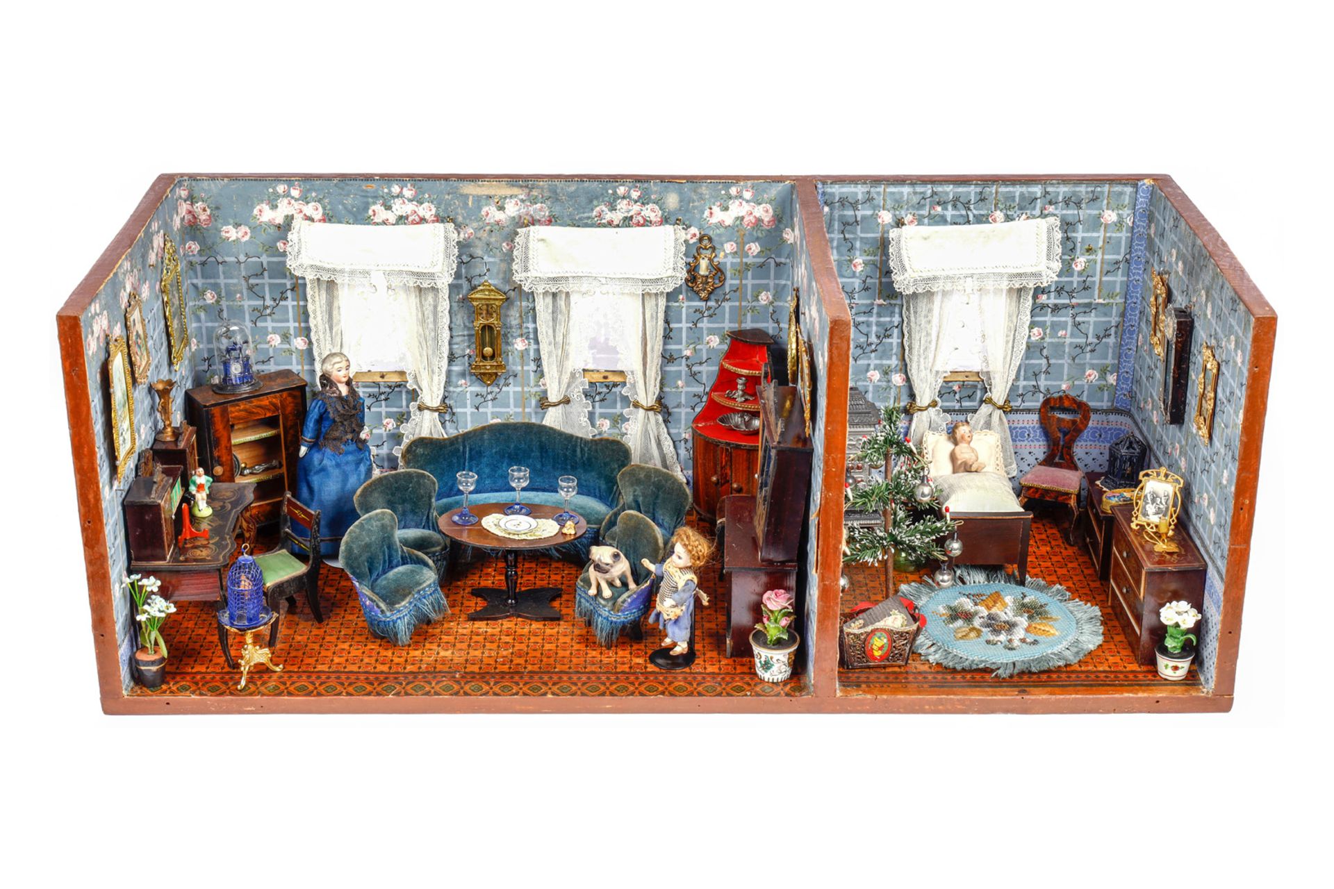 Puppenstube um 1900, alte Wandtapete, Bordüren teilweise ergänzt, Boden- und Außentapete ergänzt,