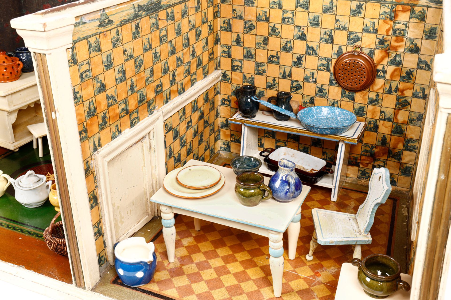 2-teilige Puppenküche mit Vorratsküche um 1900, sehr schöne Bodenbemalung, originale Bemalung, an - Image 5 of 6