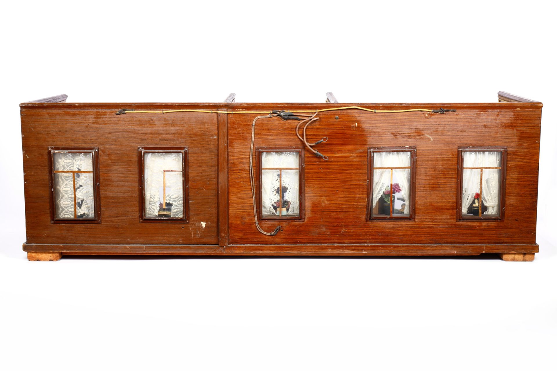ROCK & GRANER 3-teilige Puppenstube, originale gut erhaltene Außen-Maserung, Blechfenster mit - Image 9 of 9