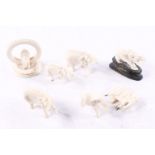 7 Elfenbein-Miniaturen, 6 Elefanten und 1 Dromedar, 3 Stoßzähne bestoßen, 1 Sockel fehlt, L 4-6 cm