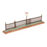 Märklin Bahnsperre mit Rolltor und Haltschild, uralt, handlackiert, kleine Ausbesserungen am Sockel,