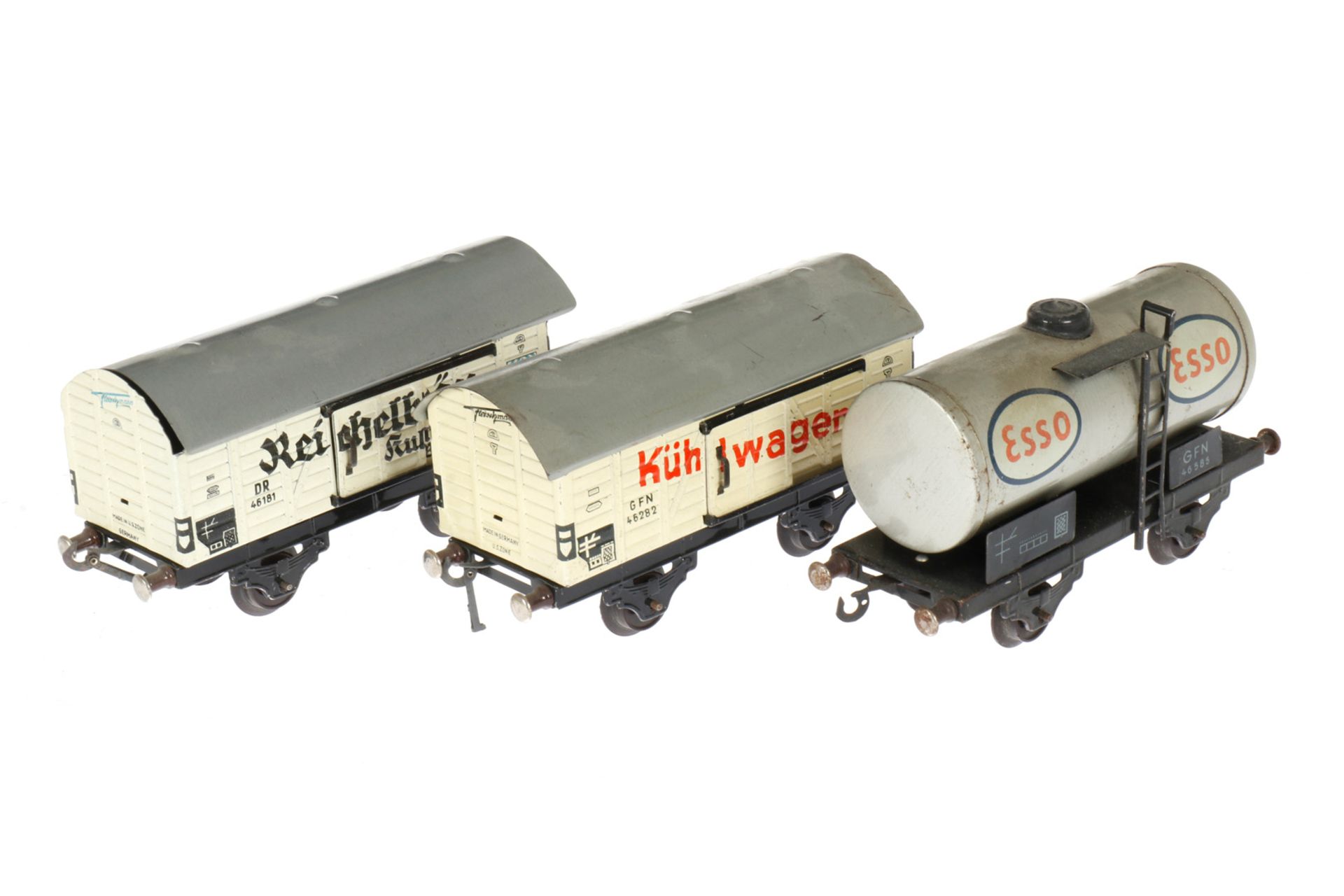 3 Fleischmann Spur-0-Wagen, Esso 46585, Kühlwagen 46282 und 46181, Chromlithographie, L 14,5, Z 2-3