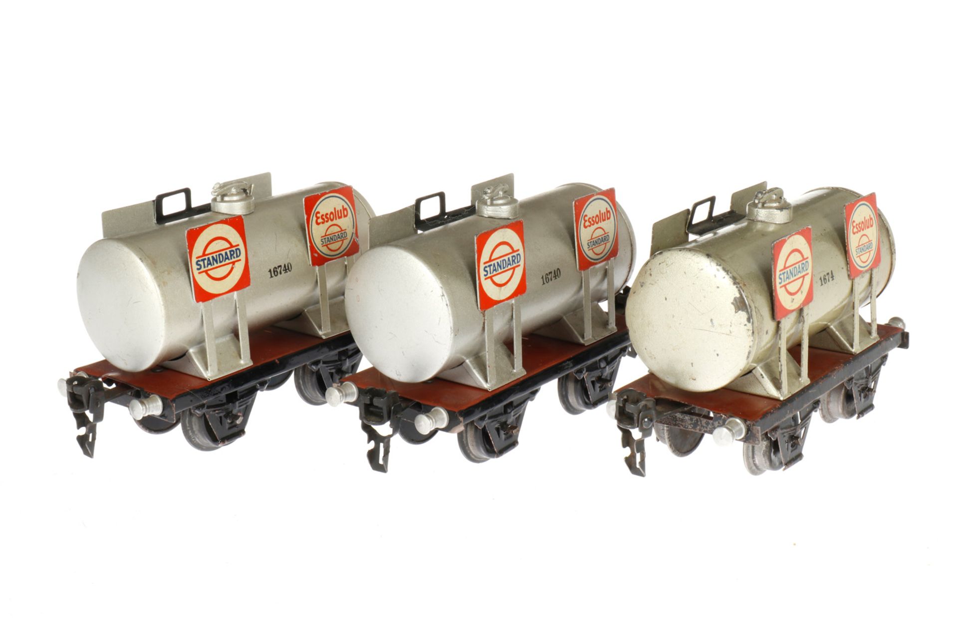 3 Märklin Esso-Kesselwagen 1674, S 0, handlackiert, einer LS, L13, sonst Z 2 und 3