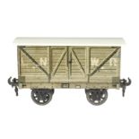 Märklin englischer gedeckter Güterwagen 2882 LNWR, S 1, Chromlithographie, 2A Speichen-Gussräder,