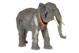 Kopfnickender großer Werbeautomat Elefant, Pappmaché, um 1900, handbemalt, Glasaugen, Uhrwerk