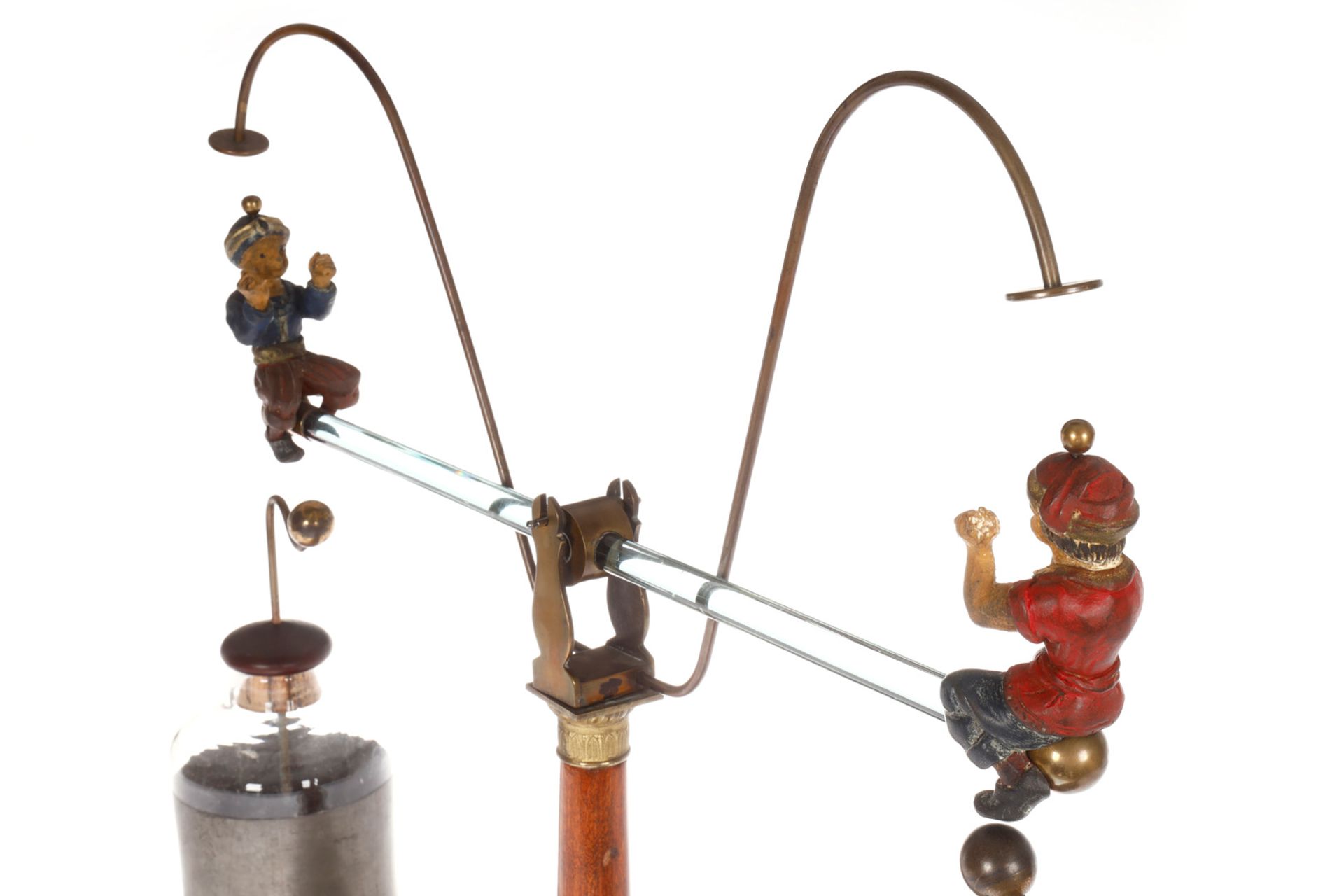 Historische elektrostatische Wippe, bedeutendes frühes technisches Spielzeug um 1810, Holzsockel, - Image 8 of 9