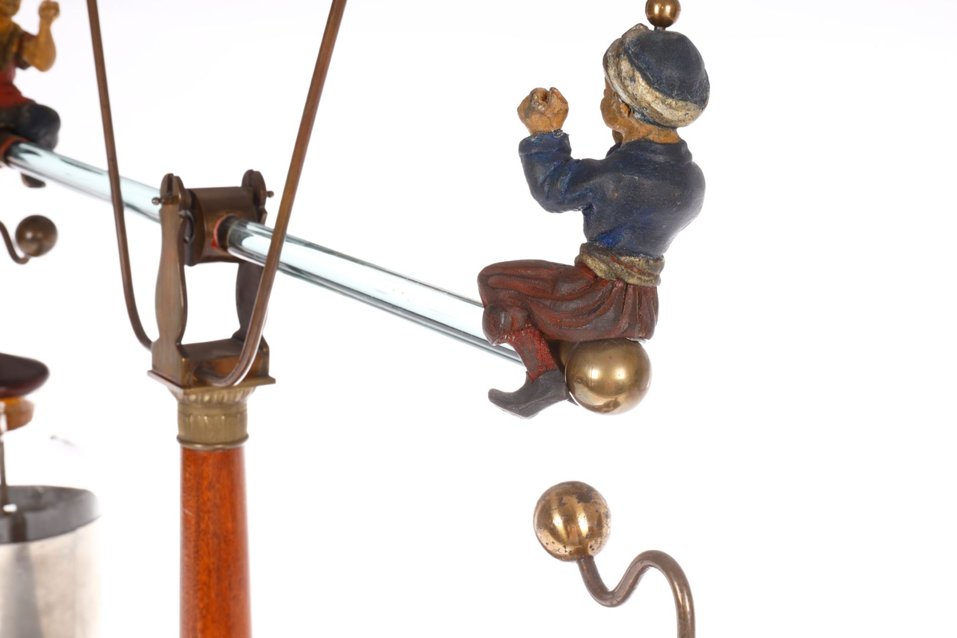 Historische elektrostatische Wippe, bedeutendes frühes technisches Spielzeug um 1810, Holzsockel, - Bild 7 aus 9