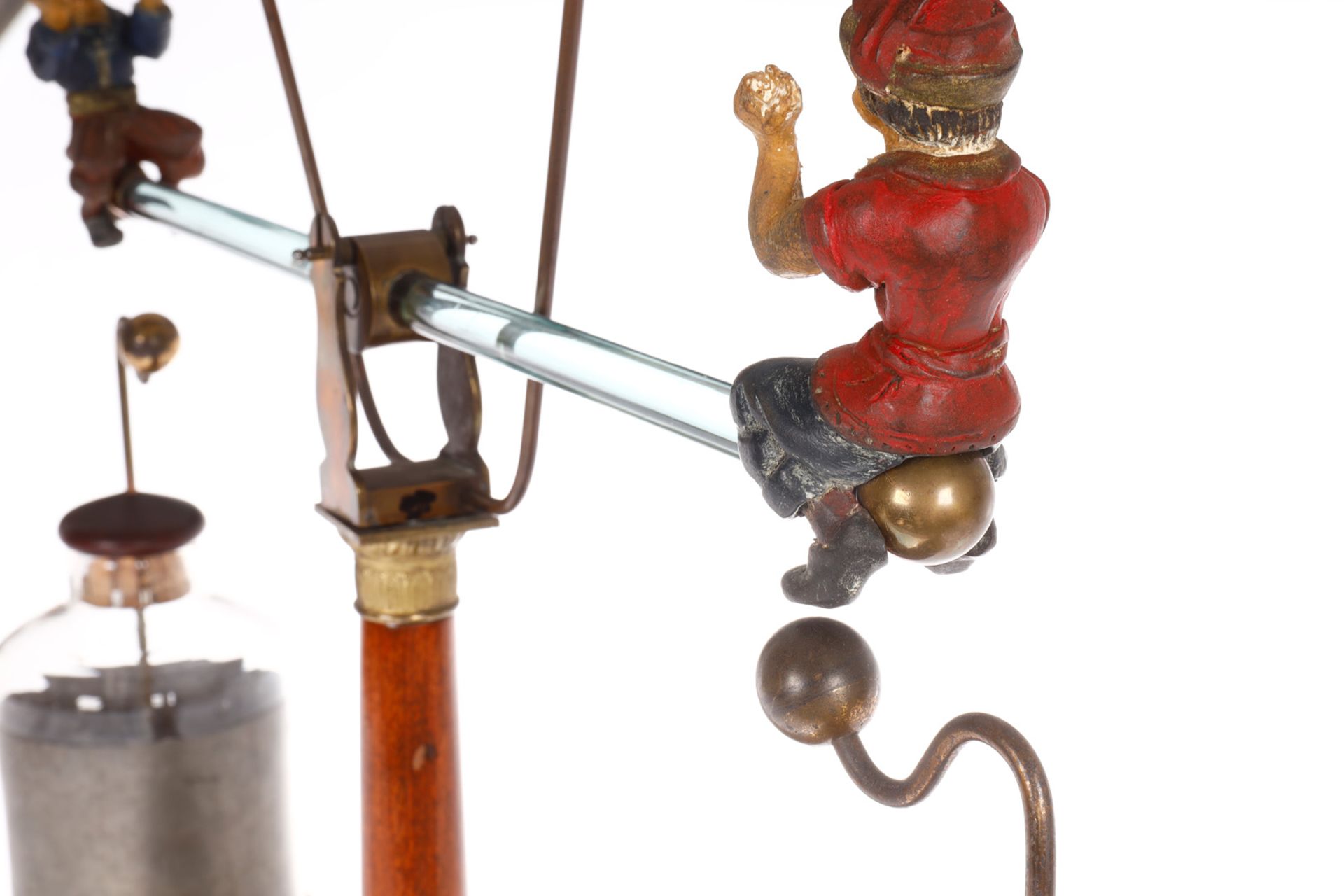 Historische elektrostatische Wippe, bedeutendes frühes technisches Spielzeug um 1810, Holzsockel, - Bild 9 aus 9