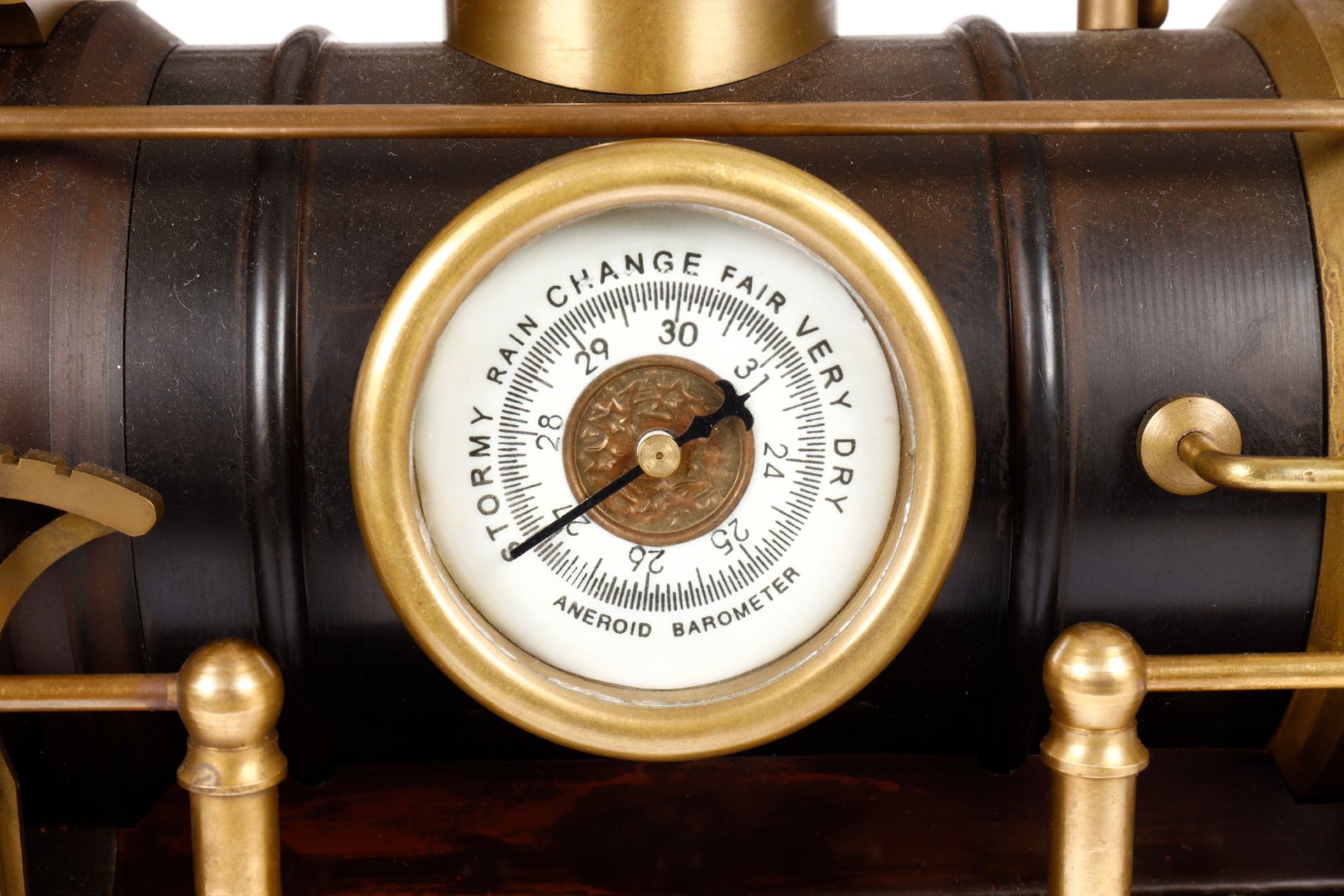 Schwere C-Tenderlok, Messing, um 1919, mit Uhr, Geh- und Schlagwerk, Barometer und Thermometer, - Bild 6 aus 8