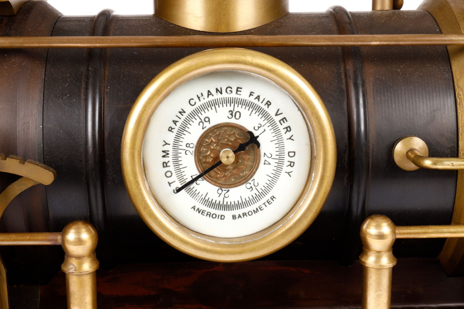 Schwere C-Tenderlok, Messing, um 1919, mit Uhr, Geh- und Schlagwerk, Barometer und Thermometer, - Image 6 of 8