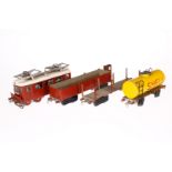 Eisenbahnzug, Spur 0, elektr., 2-Leiter, mit E-Lok und 3 Wagen, Holz/Metall, Alterungsspuren,