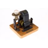 Doll Motor mit Lampe, 2 V, auf Holzsockel, Alterungsspuren, L 7,5, Z 2-3