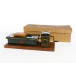 Hess Dynamobil mit Tischkreissäge, Schwungradantrieb intakt, auf Holzsockel, LS, L 23,5, im leicht