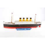 Tucher & Walther Passagierdampfer ”Titanic” T 359, dampfbetrieben, Blech, mit Brenner, Zubehör,
