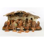 Oberkolfer Weihnachtskrippe, Südtirol/Italien, Holz/Masse, mit Krippefiguren, die hl. Familie, die