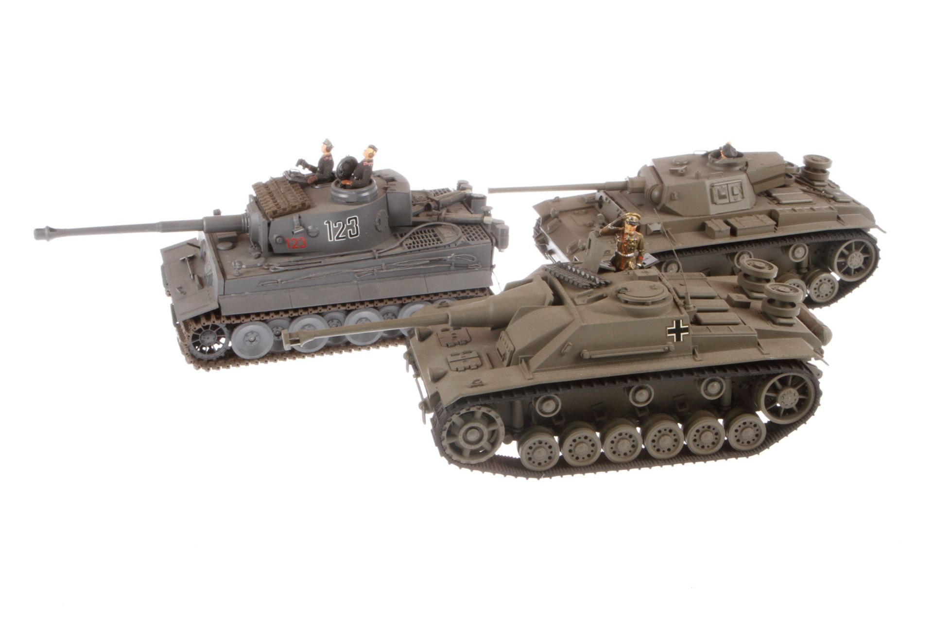 3 Panzermodelle, Kunststoff, tw besch., L 25, Z 3