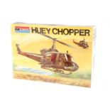 Monogram Bausatz Huey Chopper 5602, Maßstab 1:24, wohl komplett, im leicht besch. OK,