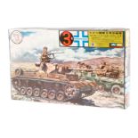 Tamiya Bausatz Panzer DT 5, Maßstab 1:21, wohl komplett, im leicht besch. OK, Alterungsspuren