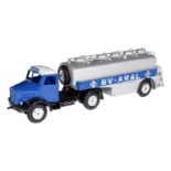 Märklin Treibstoff-Tankwagen 8000-5521/27, blau/silbern/weiß, LS und Alterungsspuren, Z 2