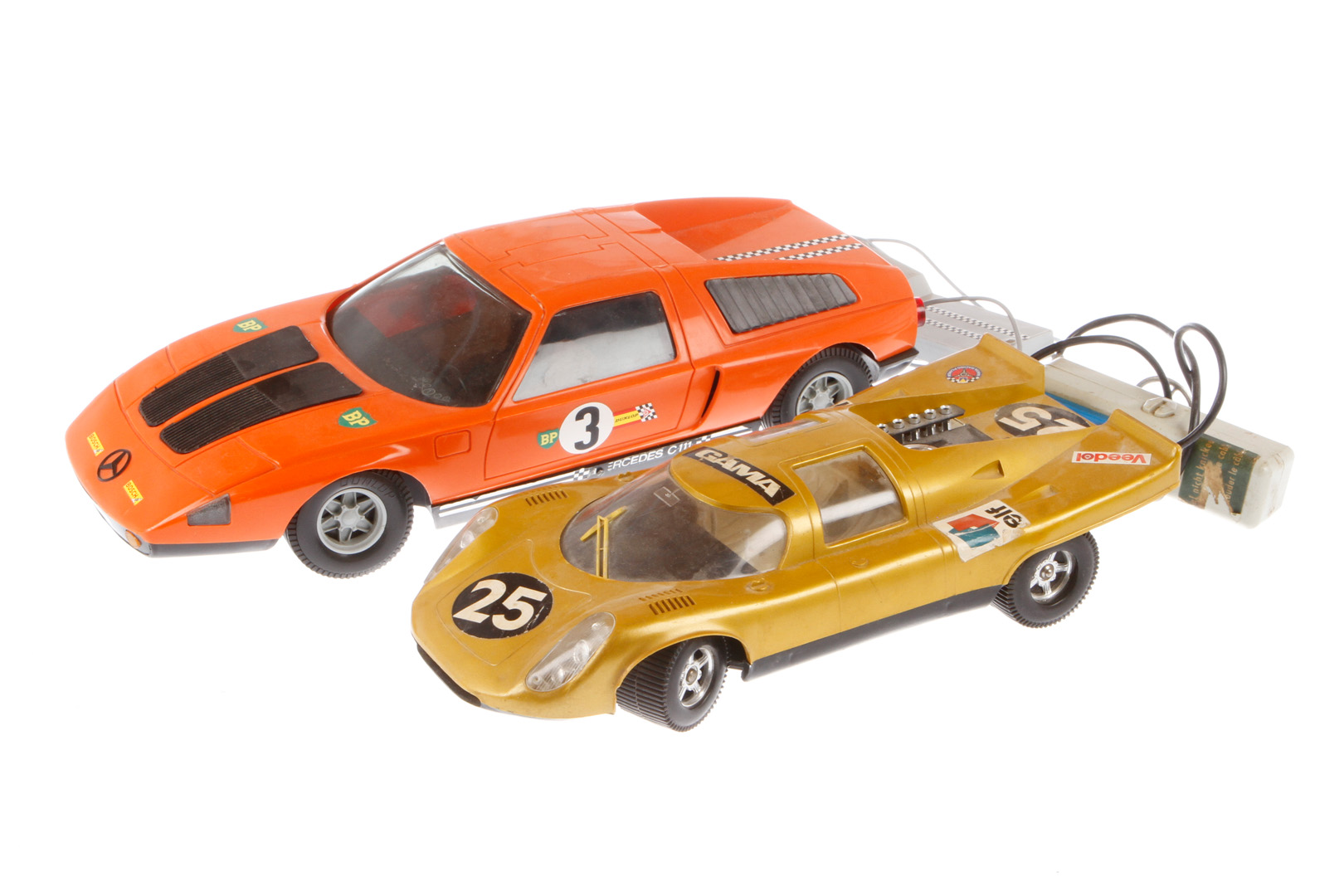 2 Rennwagen, Kunststoff, MB-C111 und Gama Porsche 917 Nr. 4921, tw besch. und NV, LS, L 34 und 44, Z