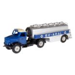 Märklin Treibstoff-Tankwagen 5521/27, blau/silbern/creme, LS und Alterungsspuren, Z 2
