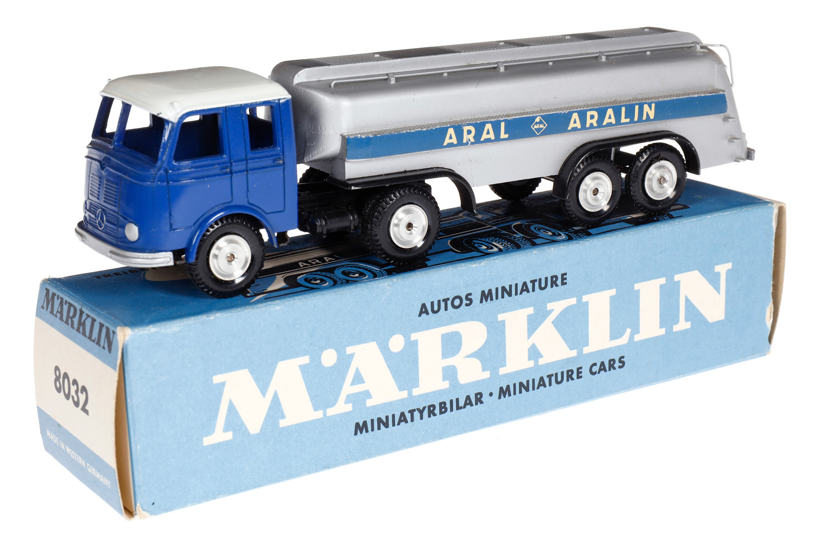 Märklin Treibstoff-Tankwagen 8032, blau/silbern/weiß, LS und Alterungsspuren, im OK, Z 2