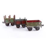 3 Bing Güterwagen, Spur 1, uralt, HL, bei Planewagen fehlen Spannbögen und Plane, 1 Puffer fehlt,