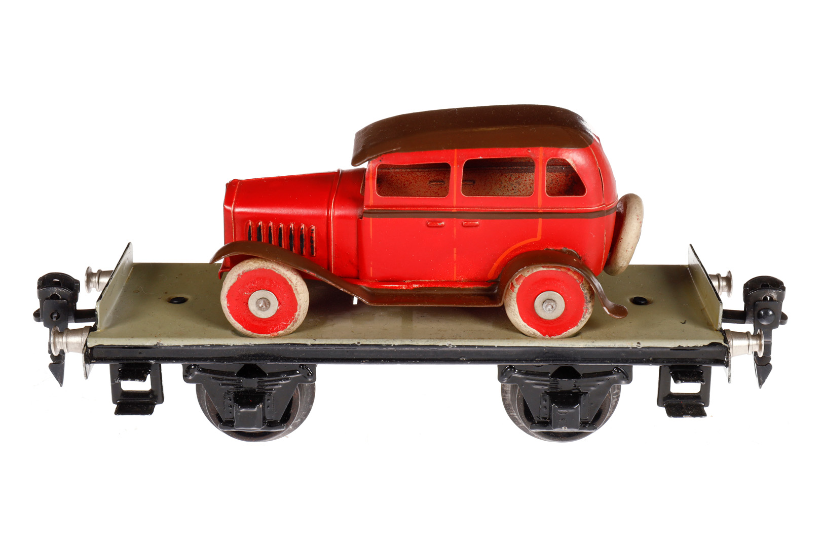Märklin Plattformwagen 1766, Spur 0, HL, mit Blechauto (rot/braun), LS und gealterter Lack, kleine
