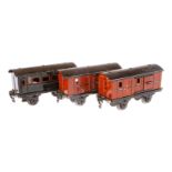 3 Märklin Wagen 1874 und 1875, Spur 0, CL, 1 Dach rest., LS, L 16,5, Z 3