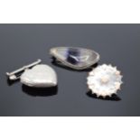 A collection of silver jewellery to include a Blue John brooch, gold on silver brooch and a silver
