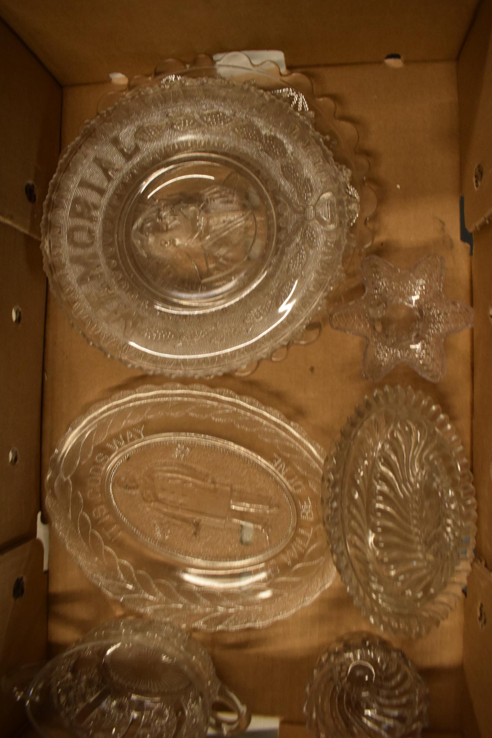 A collection of vintage glassware to include commemorative plates for U.S Grant, McKinley glass tray - Image 6 of 6