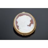 9ct gold cameo brooch / pendant. Gross weight 9.2 grams. 4cm tall.