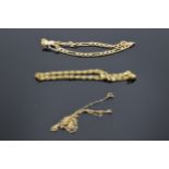A collection of 9ct gold jewellery to include a link bracelet, a bracelet and a gold chain. 4.5