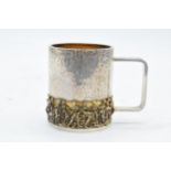 Stuart Devlin: A silver and silver gilt tankard / cup with figural decoration to the bottom half