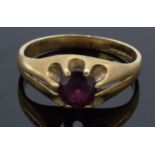 9ct gold ring set with a garnet or similar stone.2.8 grams. UK size S.