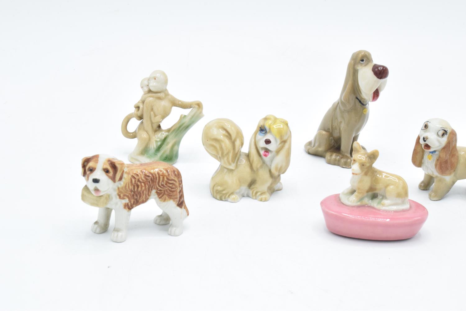 A collection of Wade to include a corgi pen holder, dog with basket, 2 monkeys, Peg, Lady, Jock, - Image 3 of 3