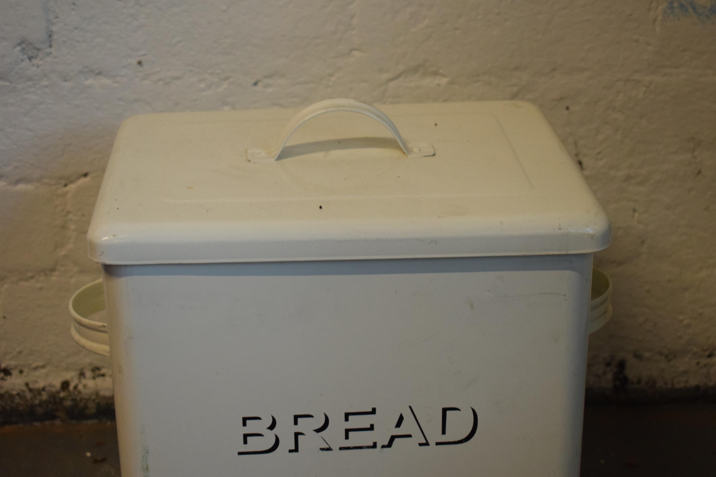 A vintage-style bread bin. 38 x 24 x 35cm tall. - Image 3 of 5