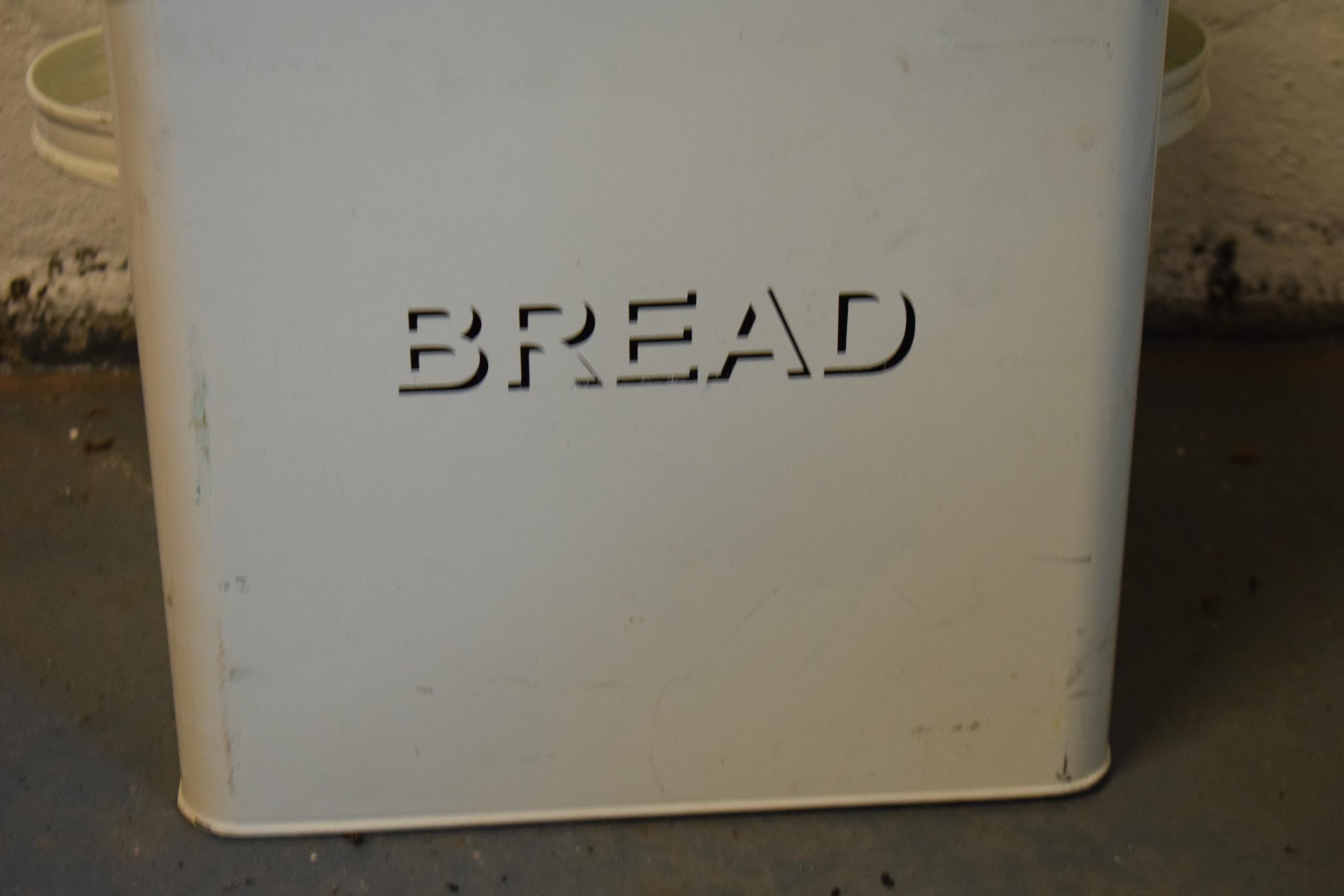 A vintage-style bread bin. 38 x 24 x 35cm tall. - Image 2 of 5