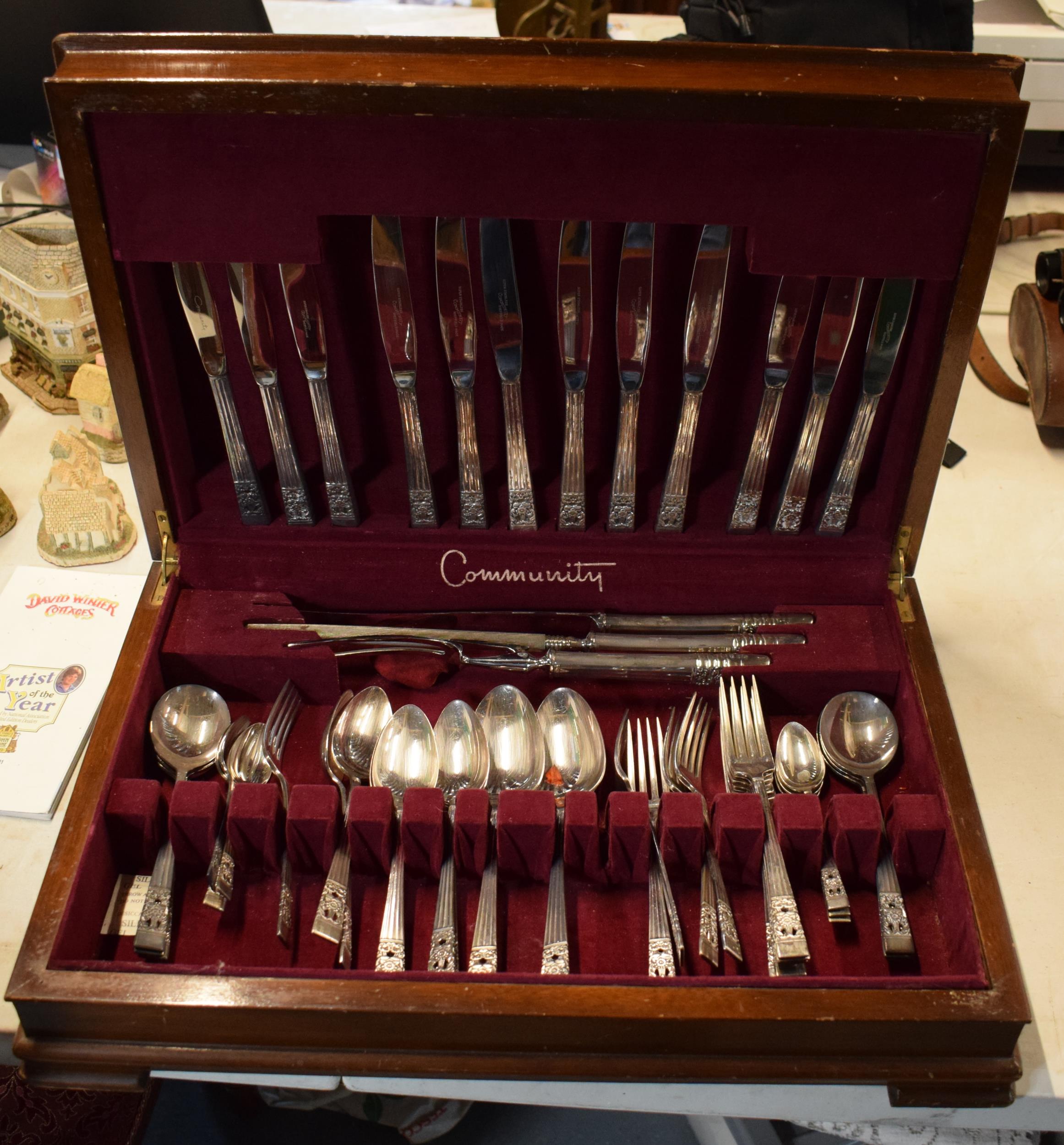 A wooden-cased Community cutlery canteen. 48 x 33 x 12cm.
