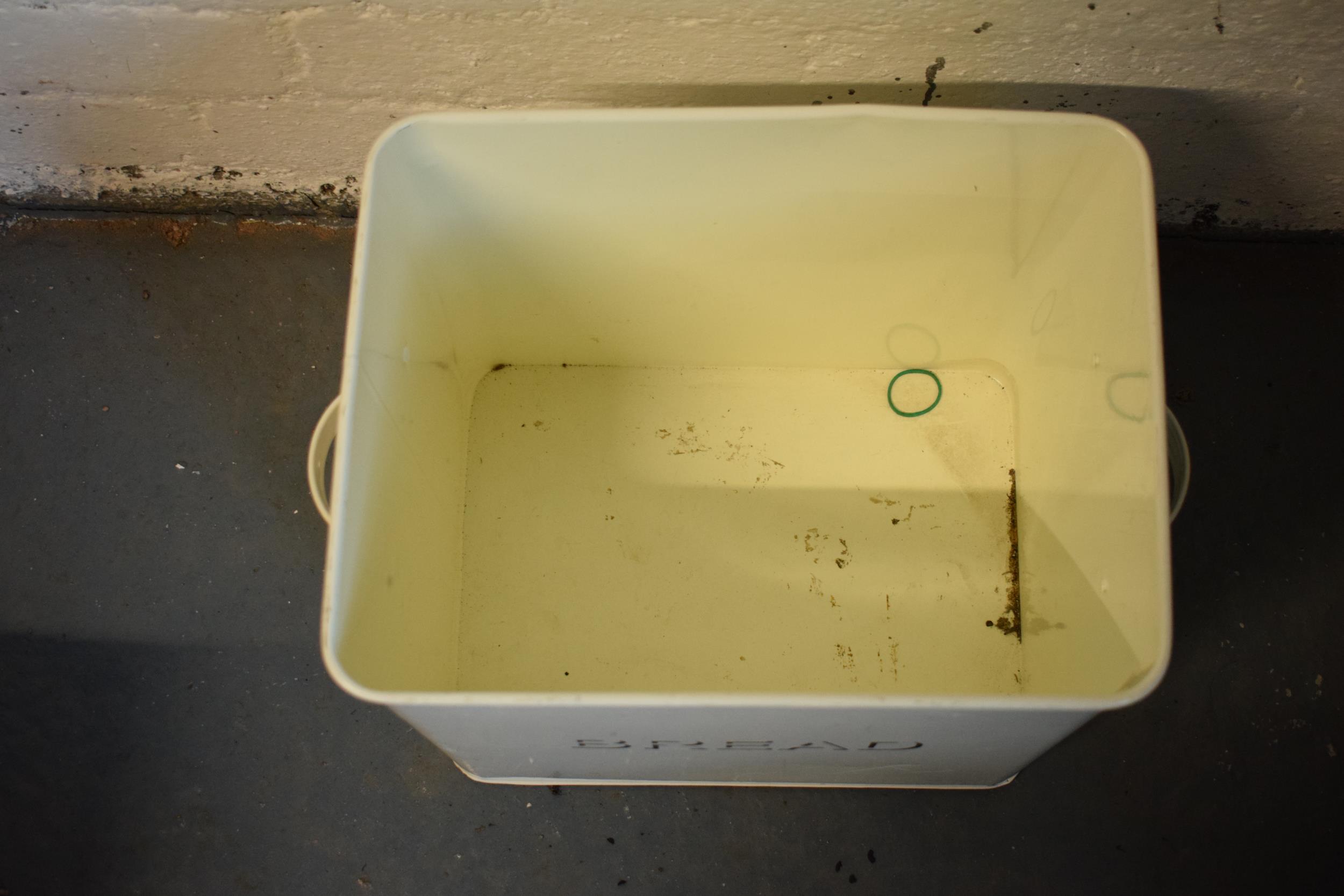 A vintage-style bread bin. 38 x 24 x 35cm tall. - Image 4 of 5