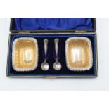 A cased set of silver spoons and salts. Birmingham 1899. 26.6 grams.