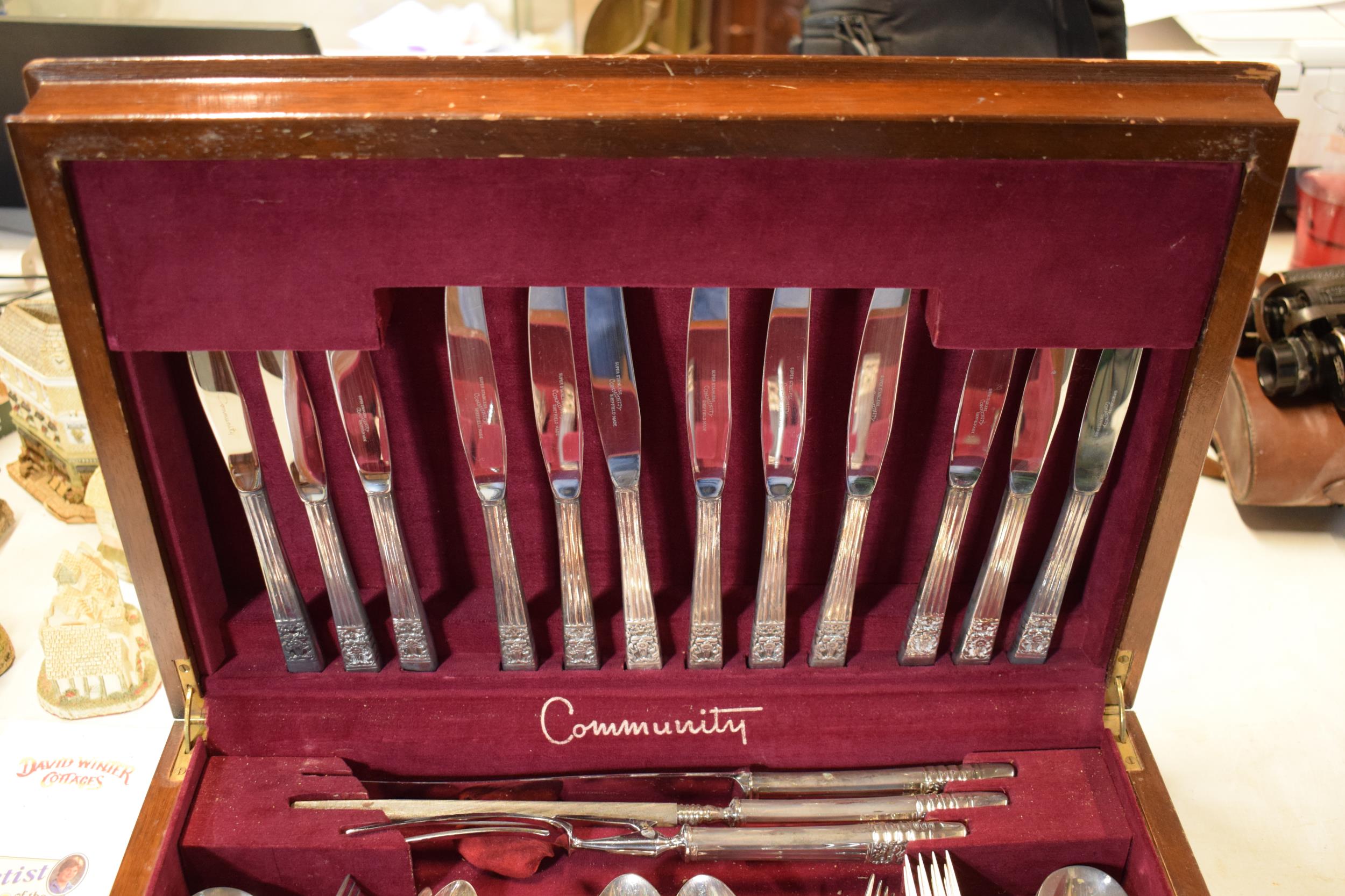 A wooden-cased Community cutlery canteen. 48 x 33 x 12cm. - Image 4 of 6