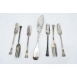 A collection of silver to include a set of 6 cake forks Sheffield 1963 and a silver fish knife