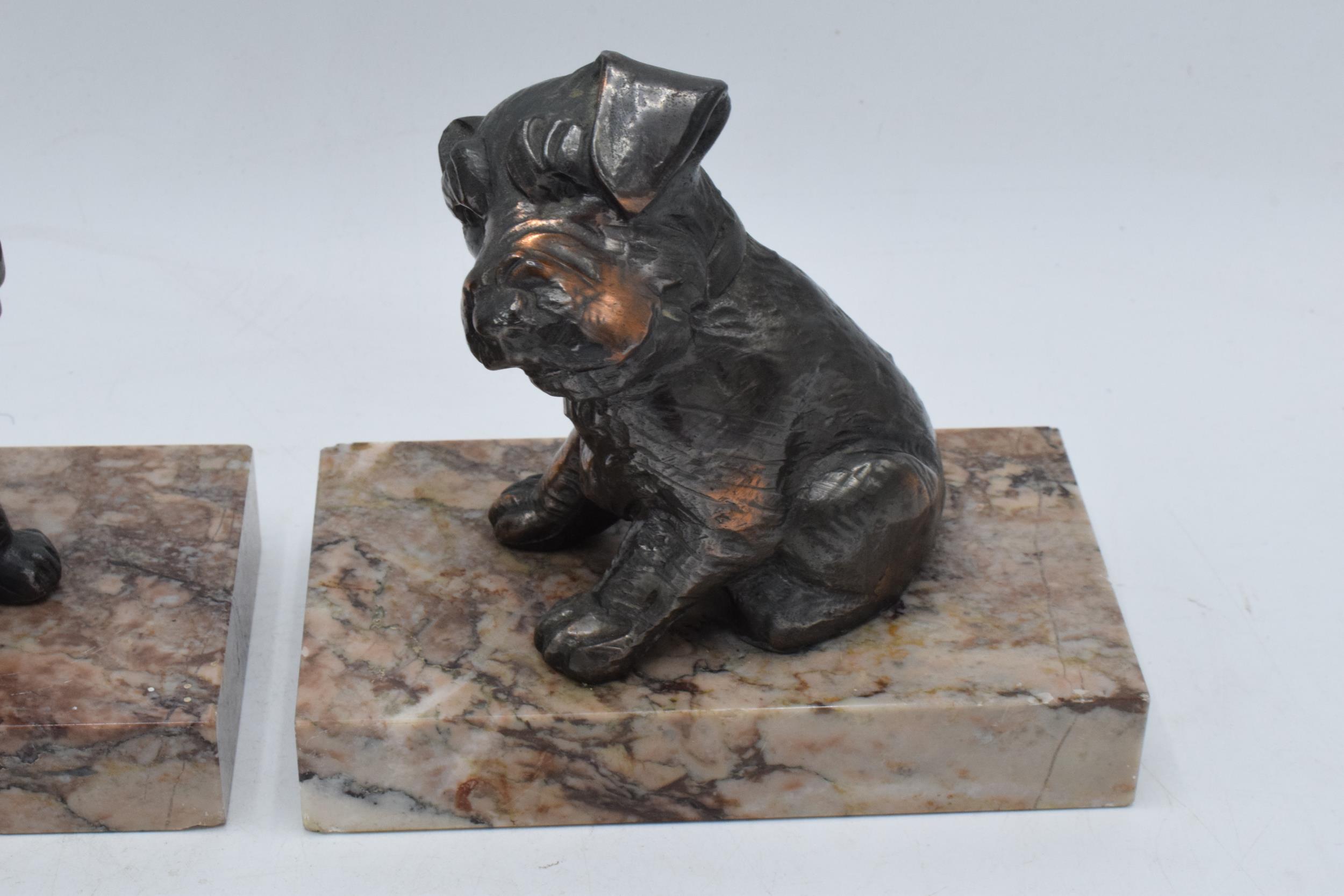 A pair of French Art-Deco bookends on marble plinths showing a cat and a dog (2). 14cm long. - Image 2 of 3