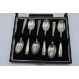 A cased set of 6 silver tea spoons. 1.96 oz / 612.0 grams. Sheffield 1945.