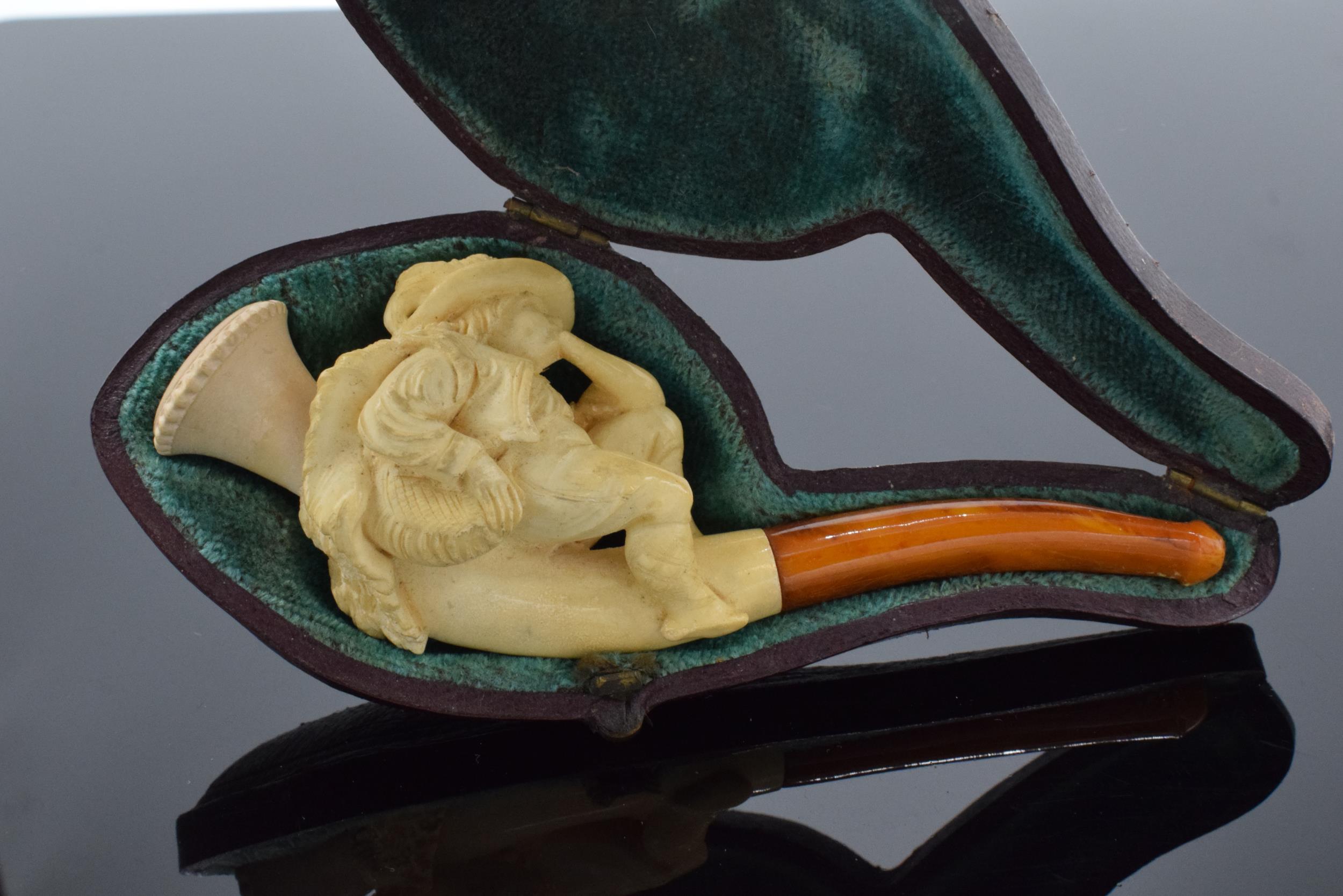 Victorian cased meerschaum pipe depicting a horn blower. 11cm long. In good condition.