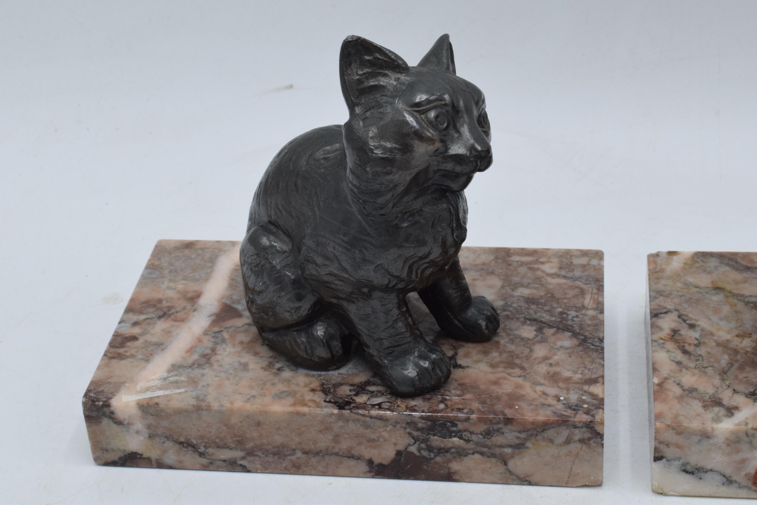 A pair of French Art-Deco bookends on marble plinths showing a cat and a dog (2). 14cm long. - Image 3 of 3