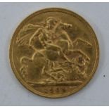 22ct gold Edward VII Full Sovereign dated 1909: In good condition.