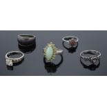 A collection of silver rings of varying styles (5). 19.0 grams.